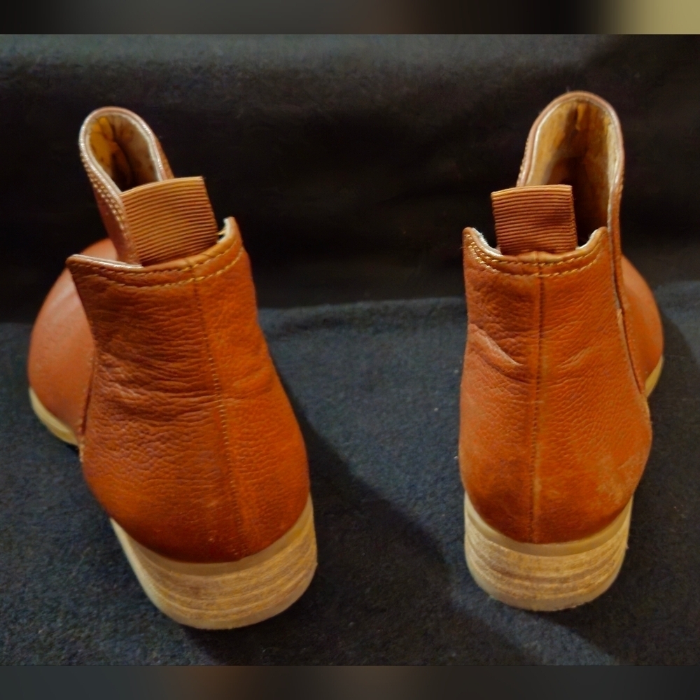 Nine West Tan Ankle Booties - Size 7M - Picture 5 of 10